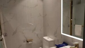 Bathroom - 7 Days Inn Xian Northwest University North Gate Branch (Xi'an)