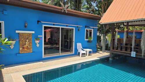 Large Bungalow with Living room/and fully furbished kitchen.