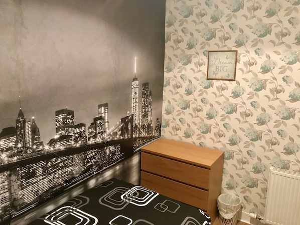 Unclassified image, 1 of 26, button - 233 Leith Apartment (Edinburgh)