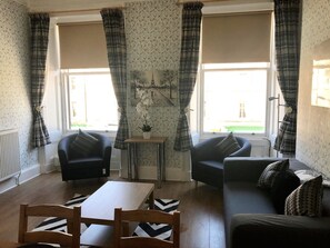 Unclassified image, 4 of 26, button - 233 Leith Apartment (Edinburgh)