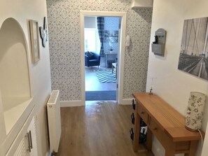 Unclassified image, 3 of 26, button - 233 Leith Apartment (Edinburgh)