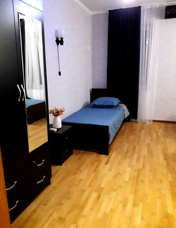 Room - Gnt + (Tbilisi)