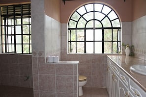Bathroom - Stunning Mansion (Nairobi)