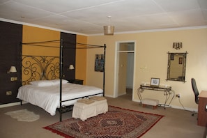 Room - Stunning Mansion (Nairobi)