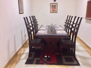 Dining - Geomara Wood Ave Park Apt 34 (Nairobi)