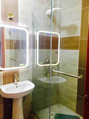 Bathroom - Geomara Wood Ave Park Apt 34 (Nairobi)
