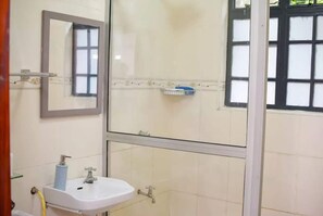 Bathroom - The White Lantern (Nairobi)