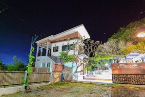 Gambar tidak terklasifikasi, 2 dari 15, tombol