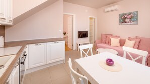 Unclassified image, 2 of 35, button - Vila Ora (Split)