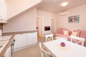 Unclassified image, 2 of 35, button - Vila Ora (Split)
