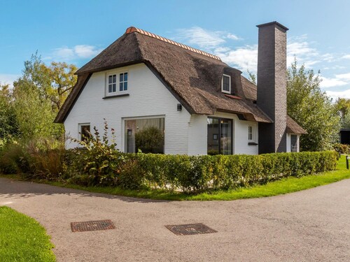 Waterside Villa in Weerribben for 6