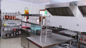 Private kitchen - Yatrik Inn (Lucknow)