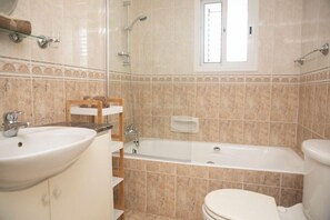 Bathroom - Villa Salieri (Pegeia)