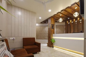 Lobby - Alka Hotel (Ahmedabad)