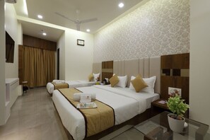 Room - Alka Hotel (Ahmedabad)