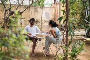 Outdoor dining - Laika Heritage Stay (Mysore)