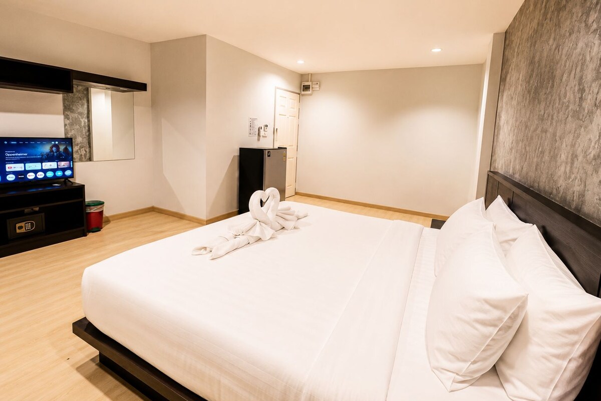 Standard Room | Desk, laptop workspace, WiFi (free)