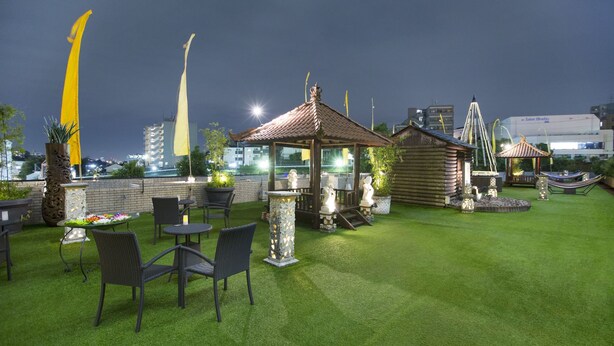 Outdoor dining - Hotel & Resort Balian Tomei Kawasaki I.C - Adult Only (Kawasaki)