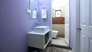 Bathroom - Le Villagio Holiday Apartment (Sulthan Bathery)
