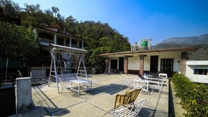 Outdoor dining - New Bhandari Swiss Cottage (Narendranagar)