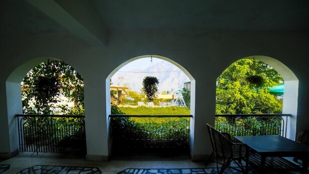 Outdoor dining - New Bhandari Swiss Cottage (Narendranagar)