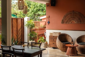 Outdoor dining - The Nuga Villas (Ahangama)