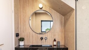 Bathroom - Korazin Hotel by Jonathan Hotel Chain (Jerusalem)