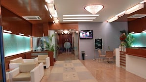 Lobby - Capital O 33294 Hotel Sapphire Regency (Vadodara)