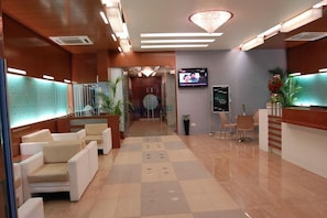 Lobby - Capital O 33294 Hotel Sapphire Regency (Vadodara)