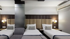 Room - Capital O 33294 Hotel Sapphire Regency (Vadodara)