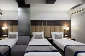 Room - Capital O 33294 Hotel Sapphire Regency (Vadodara)