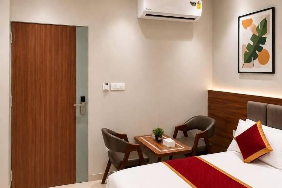 Double Room, 1 Katil Raja (King), City View | Seterika/papan seterika, Wi-fi percuma 