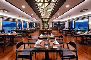 Dining - Peony Cruises (Hai Phong)