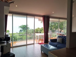 Living area - White House Mountian Beach Resort (Klaeng)