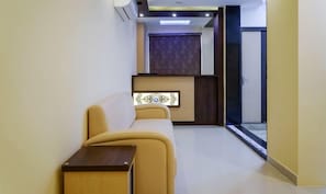 Lobby - Treebo Hotel Oasis (Bhubaneshwar)