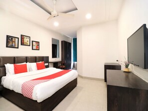 Room - Oyo Rooms Ludhiana Railway Station Clock Tower (Ludhiana)