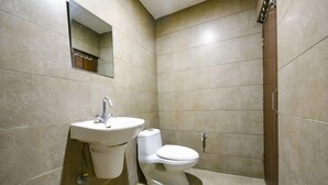 Bathroom - Oyo Rooms Ludhiana Railway Station Clock Tower (Ludhiana)