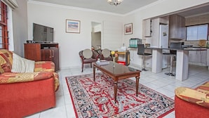 Unclassified image, 5 of 12, button - Spacious Garden Cottage (Johannesburg)