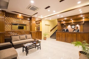 Lobby - Lake Shore Hotel & Restaurant (Pokhara)