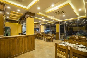 Dining - Lake Shore Hotel & Restaurant (Pokhara)