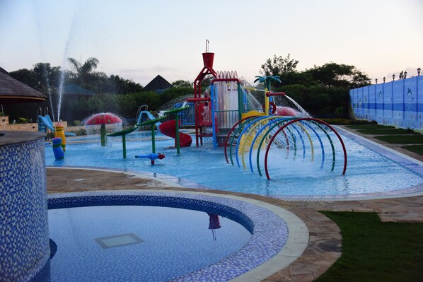 Unclassified image, 1 of 72, button - Fun Retreat (Arusha)