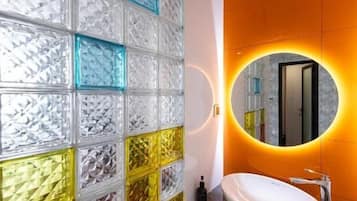 Doppia Superior, balcone, vista città | Bagno