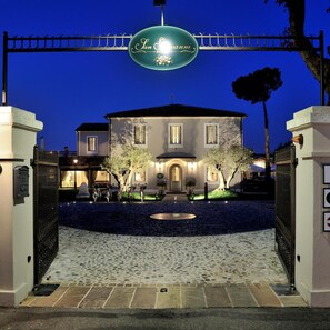 Unclassified image, 2 of 56, button - Relais San Giovanni (San Giovanni In Marignano)