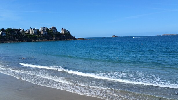 Unclassified image, 1 of 17, button - Dinard centre ville gîte rdch, plage de l'écluse, commerces-transports à pieds (Dinard)