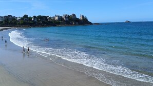 Unclassified image, 4 of 17, button - Dinard centre ville gîte rdch, plage de l'écluse, commerces-transports à pieds (Dinard)