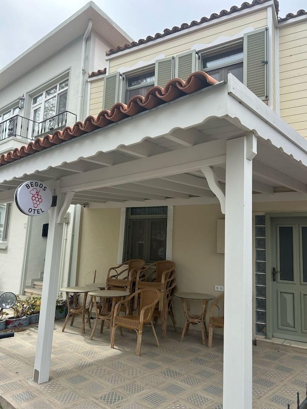 Tempat makan outdoor