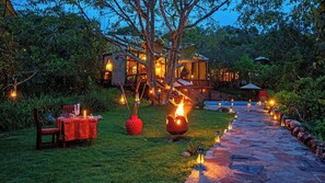 Outdoor dining - Serengeti Migration Camp (Serengeti)