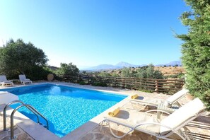 Pool - Villa Dafni (Faistos)
