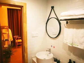 Bathroom - Shi Nian Inn (Zhangjiajie)