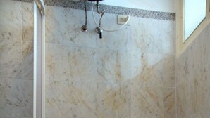 Bathroom - B&B Rollando (Vernazza)